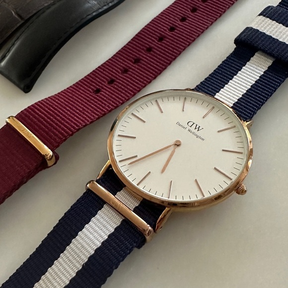Daniel Wellington watch and straps set - Picture 2 of 3